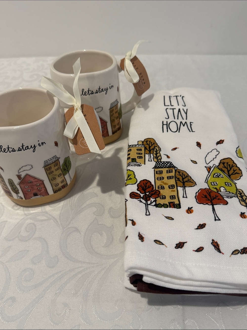 🍁🍂Rae Dunn 5 Piece Matching Set. Mugs & Kitchen Towels.